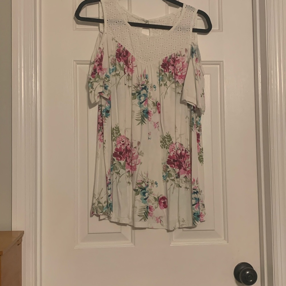Torrid floral cold shoulder size 1(14/16g